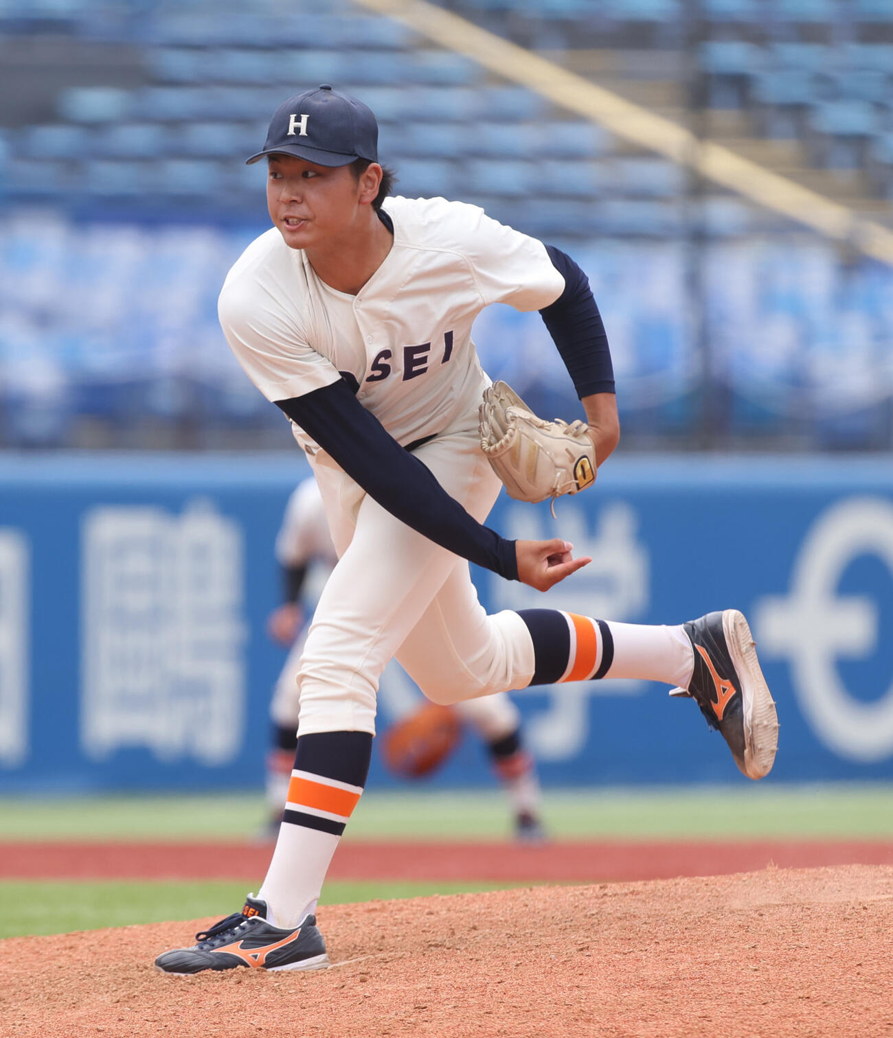 法大対慶大　9回から登板した法大・宮本恭佑（撮影・柴田隆二）