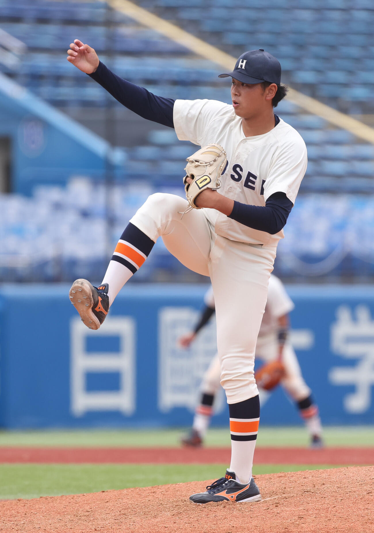 法大対慶大　9回から登板し力投する法大・宮本恭佑（撮影・柴田隆二）