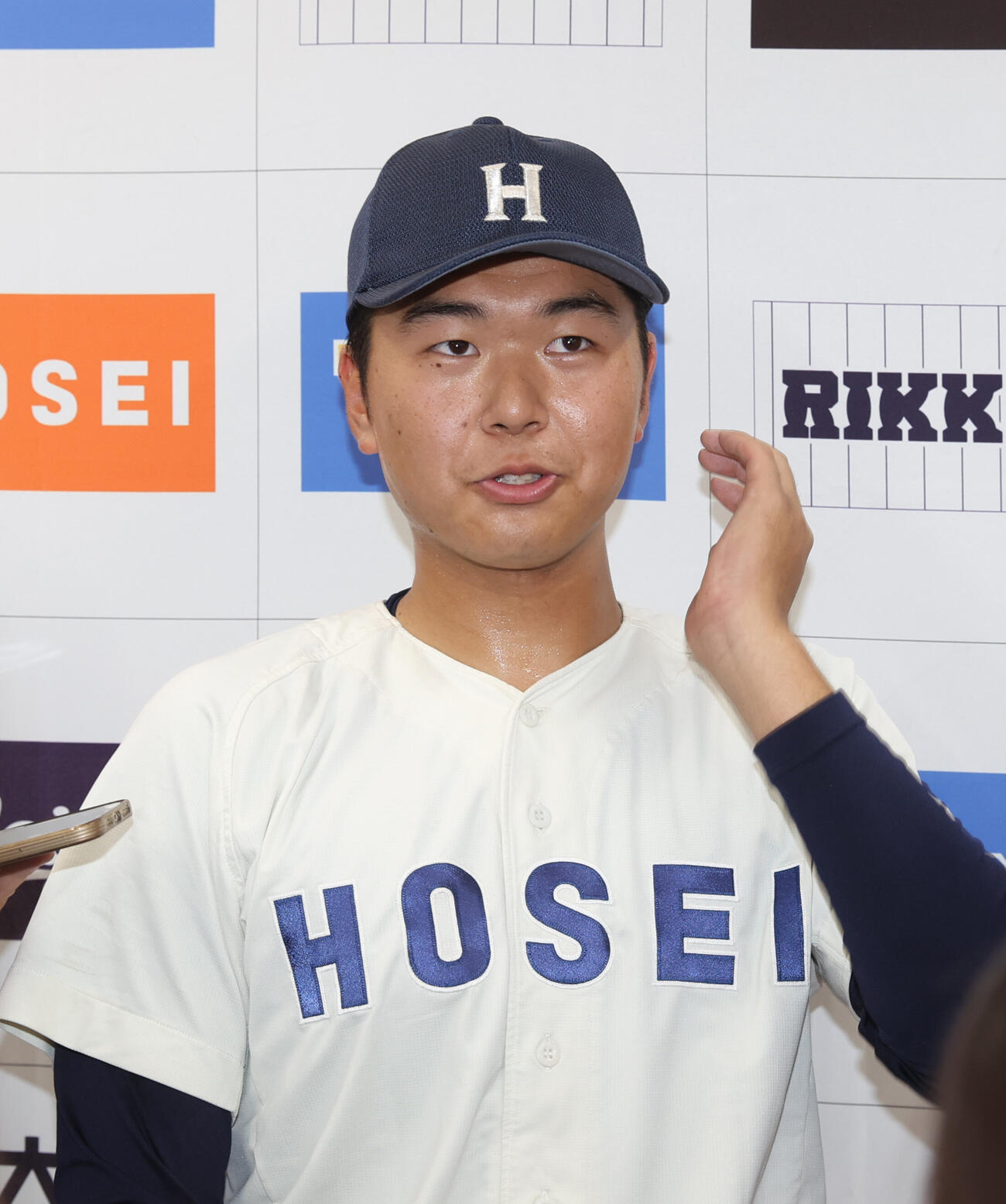法大対慶大　試合後、会見する法大・宮本恭佑（撮影・柴田隆二）