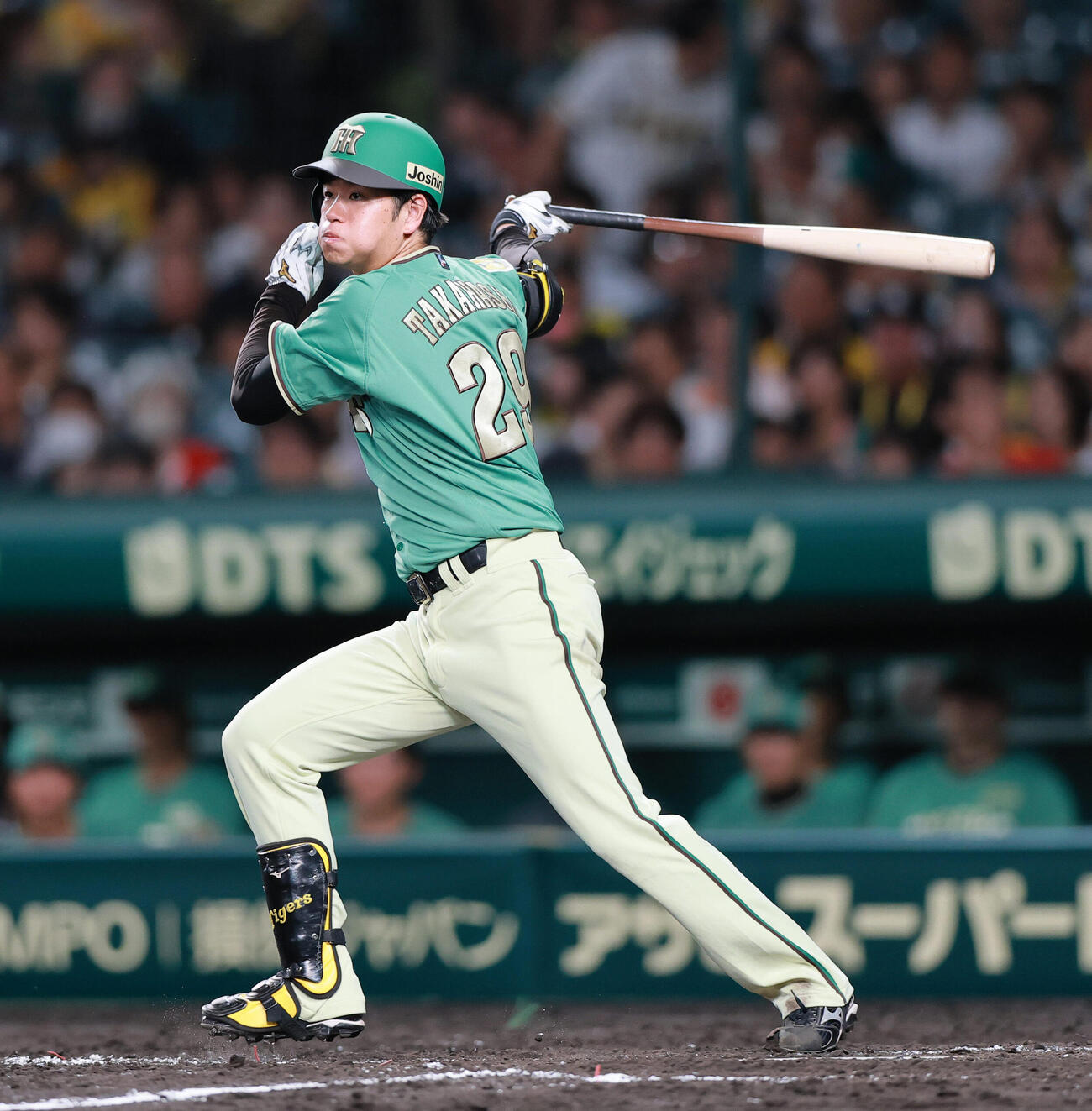 阪神対楽天　5回裏阪神無死、高橋遥人は安打を放つ（撮影・上山淳一）