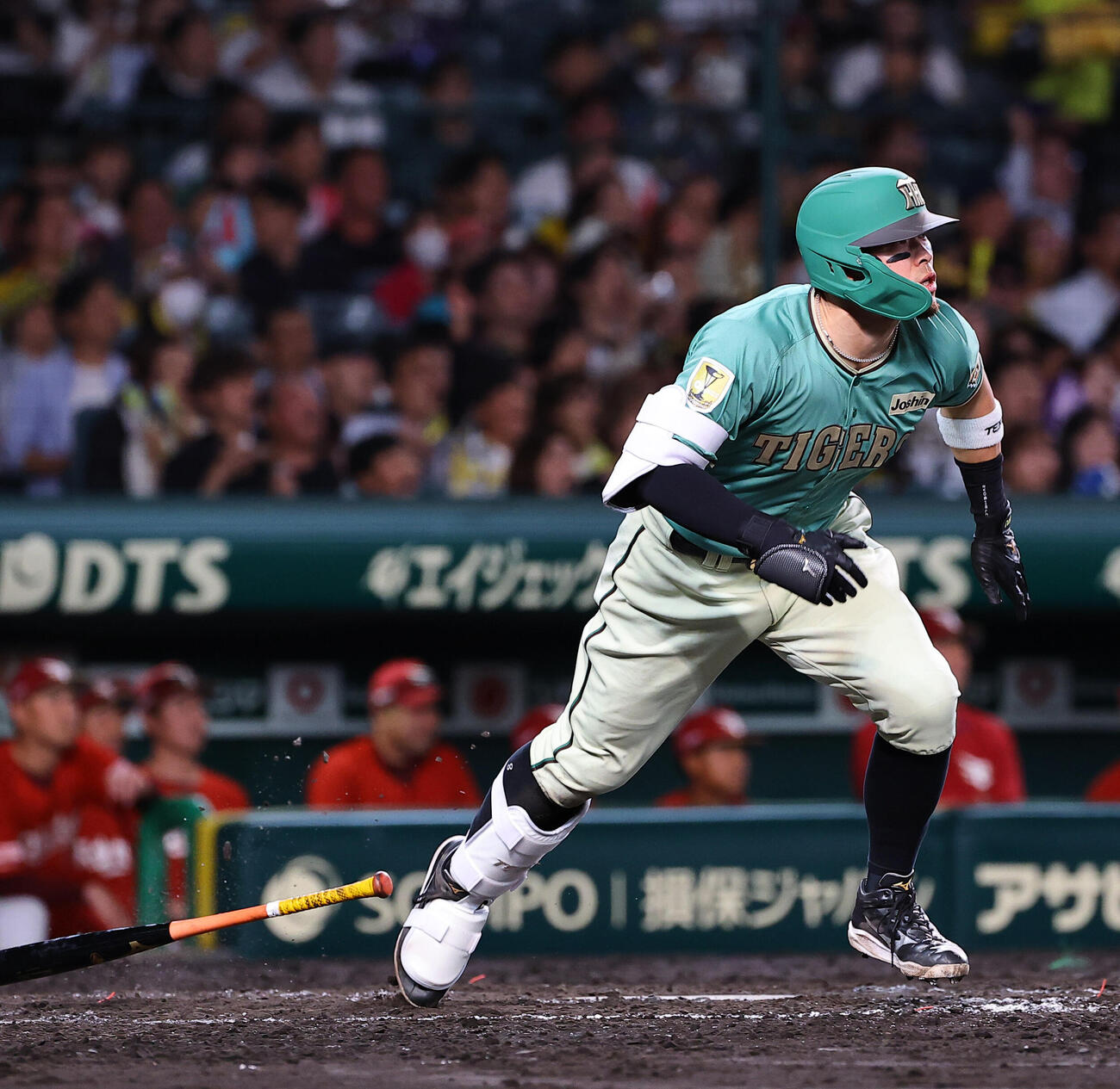 阪神対楽天　5回裏阪神2死一、二塁、佐藤輝明は2点適時二塁打を放つ（撮影・上田博志）