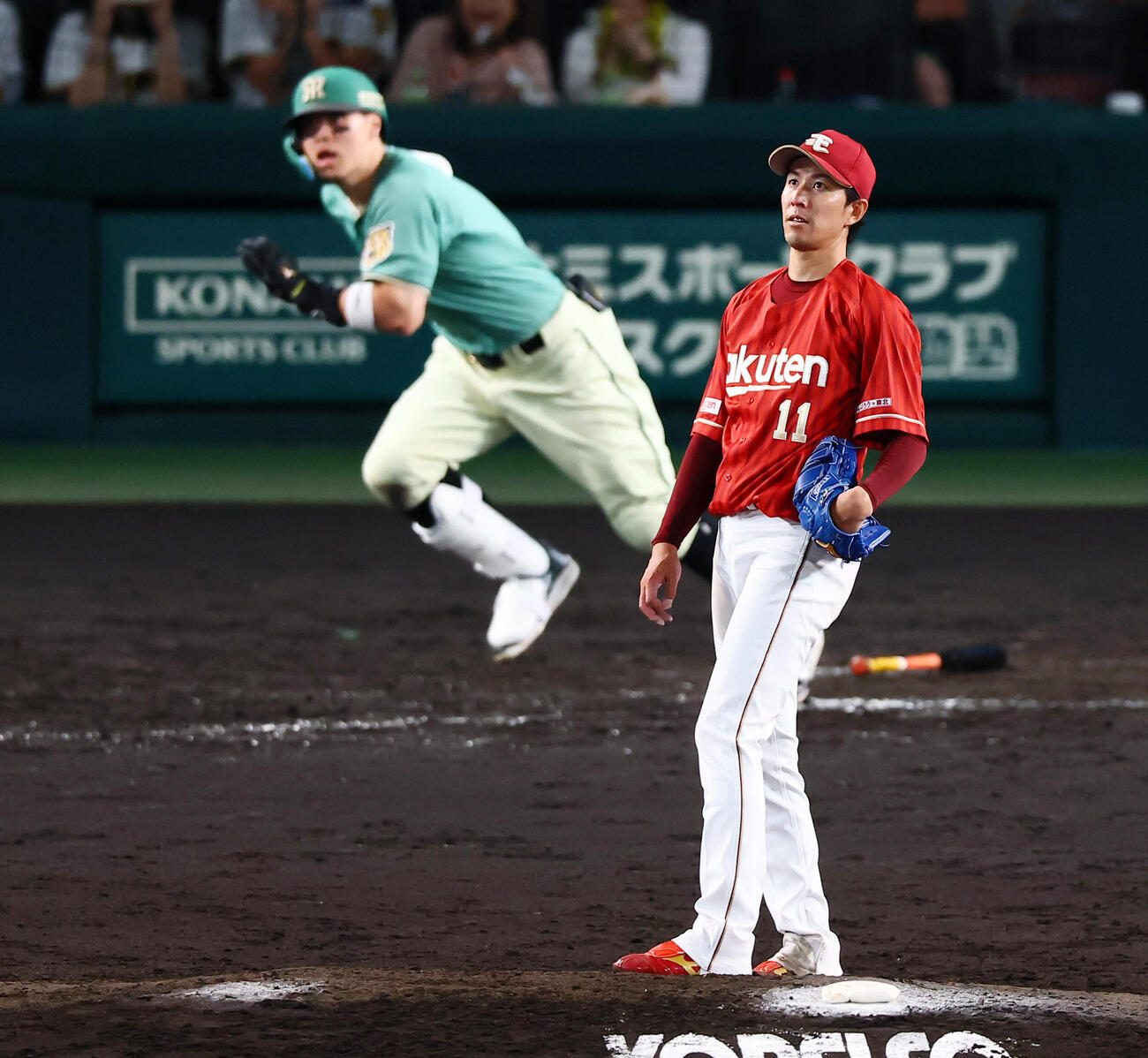 阪神対楽天　5回裏阪神2死一、二塁、岸孝之は佐藤輝明に右越え適時2点二塁打を打たれて失点する（撮影・加藤哉）
