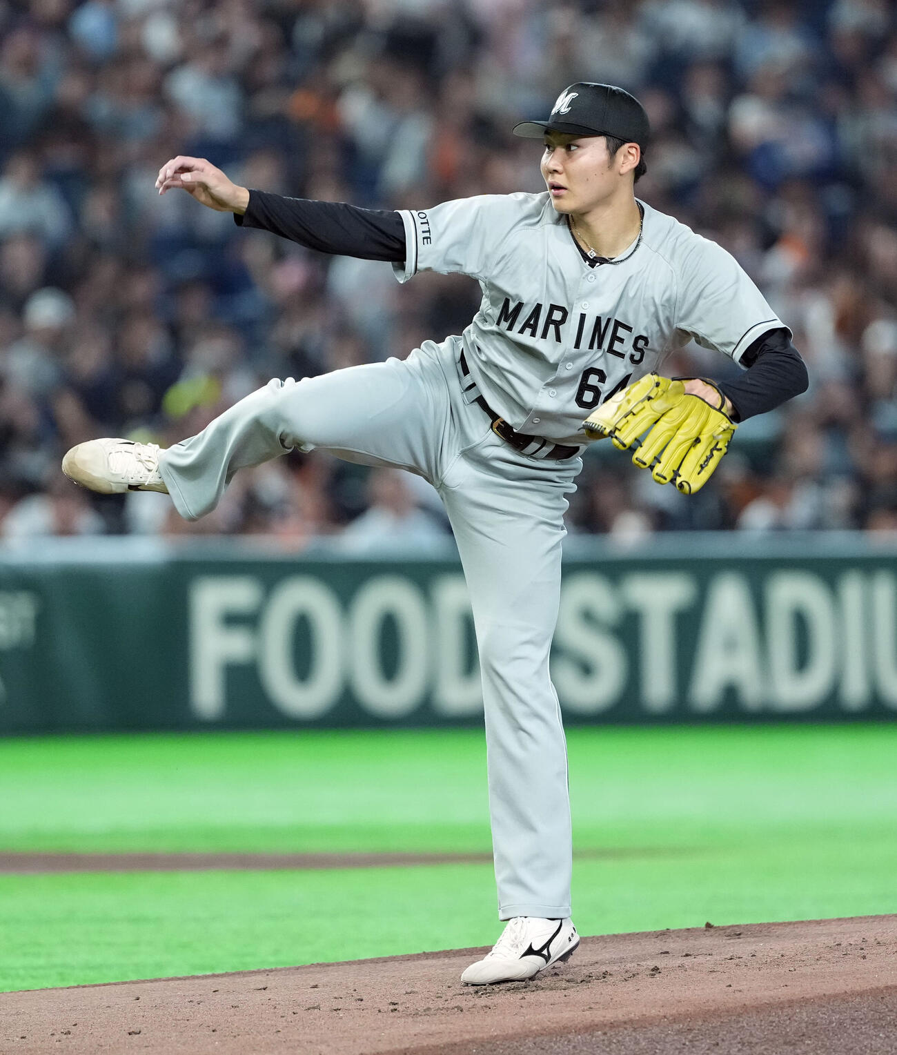 巨人対ロッテ　力投するロッテの先発広池康志郎（撮影・たえ見朱実）