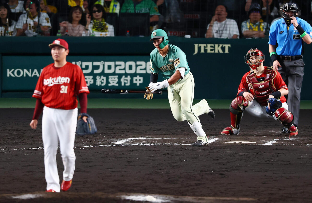 阪神対楽天　6回裏阪神2死三塁、立石正広は右前適時打を放つ。投手渡辺翔太（撮影・加藤哉）