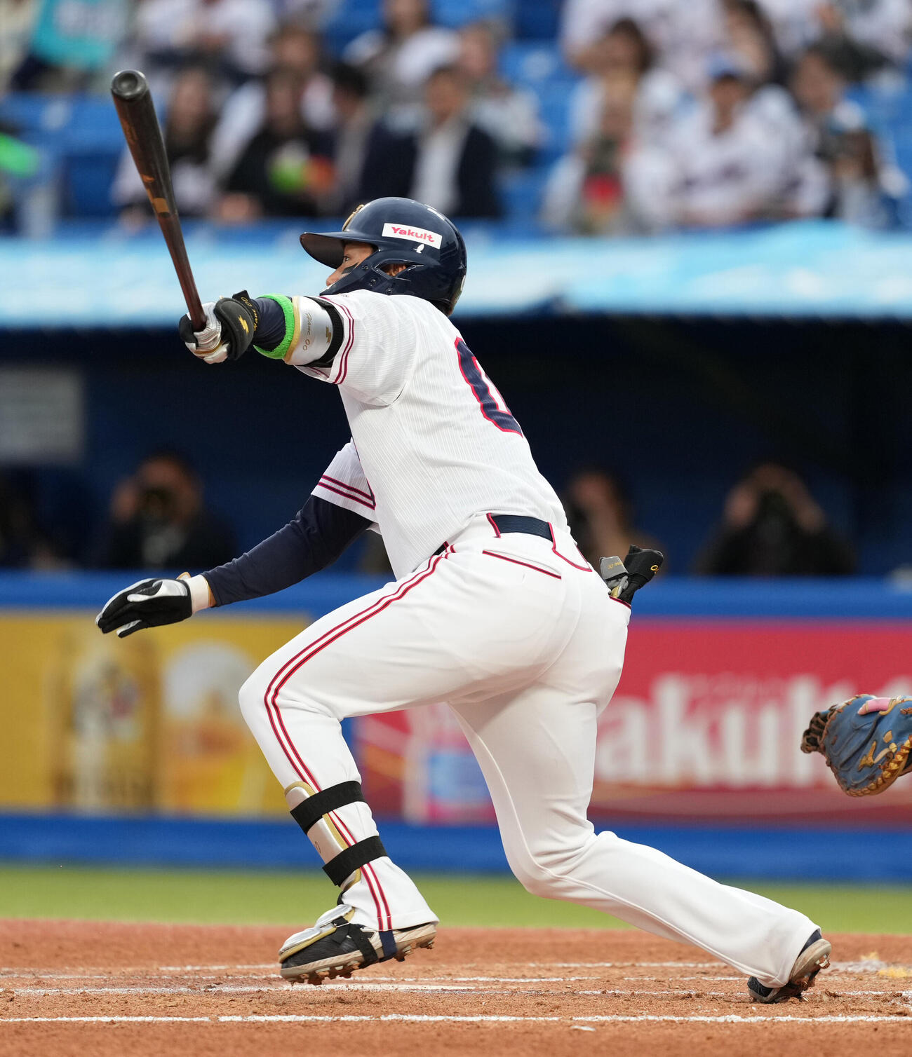 ヤクルト対日本ハム　1回裏ヤクルト2死一、二塁、赤羽由紘は先制の左適時打を放つ（撮影・小沢裕）　