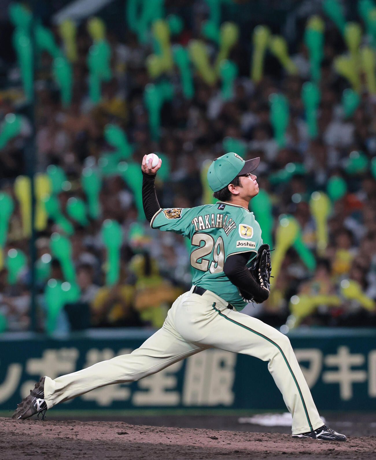 阪神対楽天　7回表、力投する高橋遥人（撮影・上山淳一）