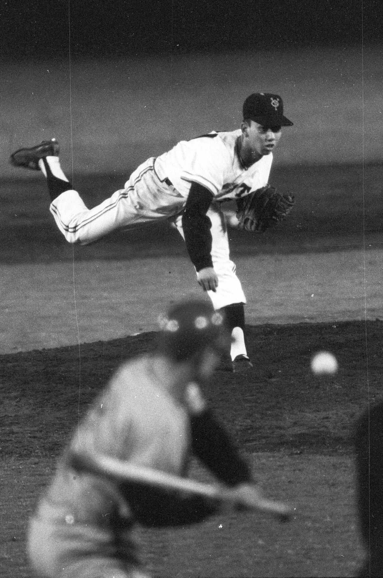 巨人対サンケイ　完封で3勝目を挙げた巨人のルーキー堀内恒夫（1966年6月撮影）