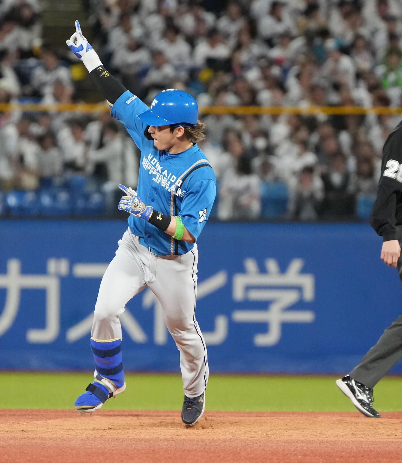 ヤクルト対日本ハム　延長11回表日本ハム無死、水野達稀は右越えに勝ち越しソロ本塁打を放つ（撮影・小沢裕）　＝2026年6月5日