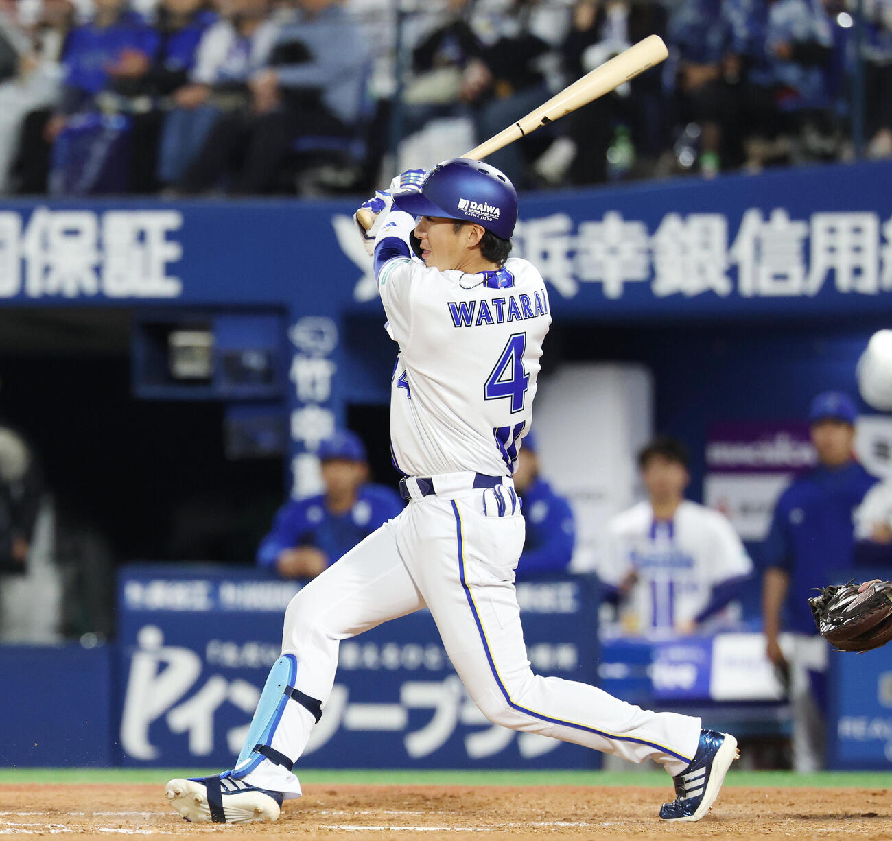 DeNA対ソフトバンク　5回裏DeNA無死二塁、2点本塁打を放つ度会隆輝（撮影・宮地輝）＝2026年6月5日