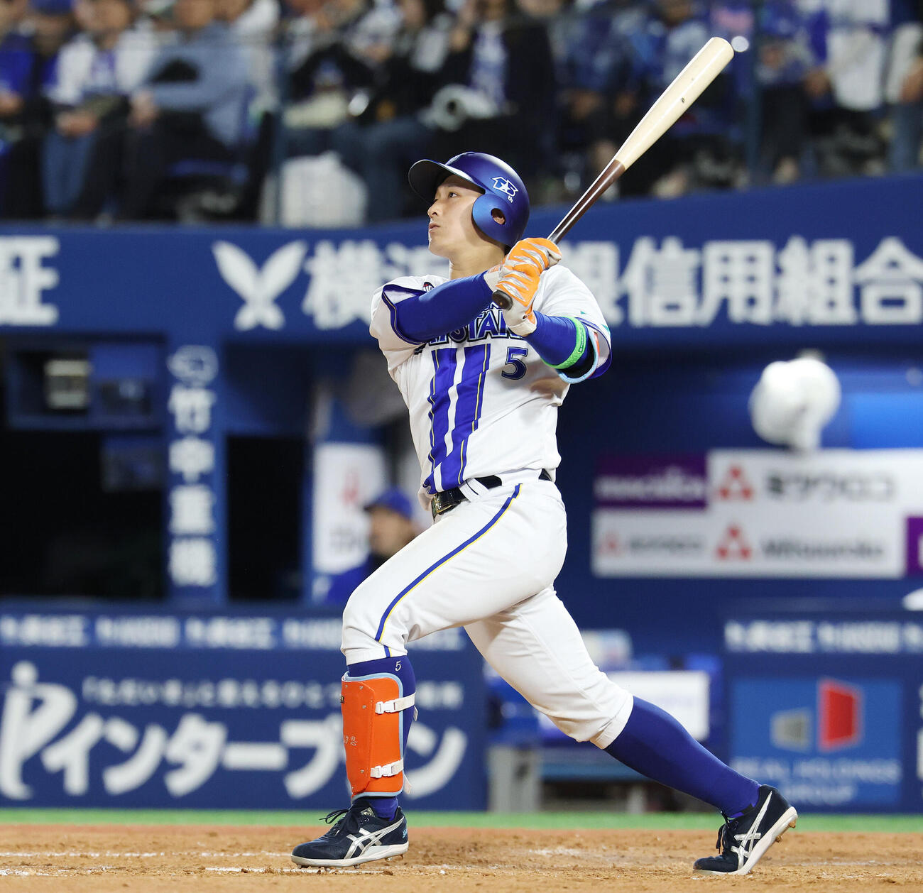 DeNA対ソフトバンク　5回裏DeNA2死、左越え本塁打を放つ松尾汐恩（撮影・宮地輝）＝2026年6月5日