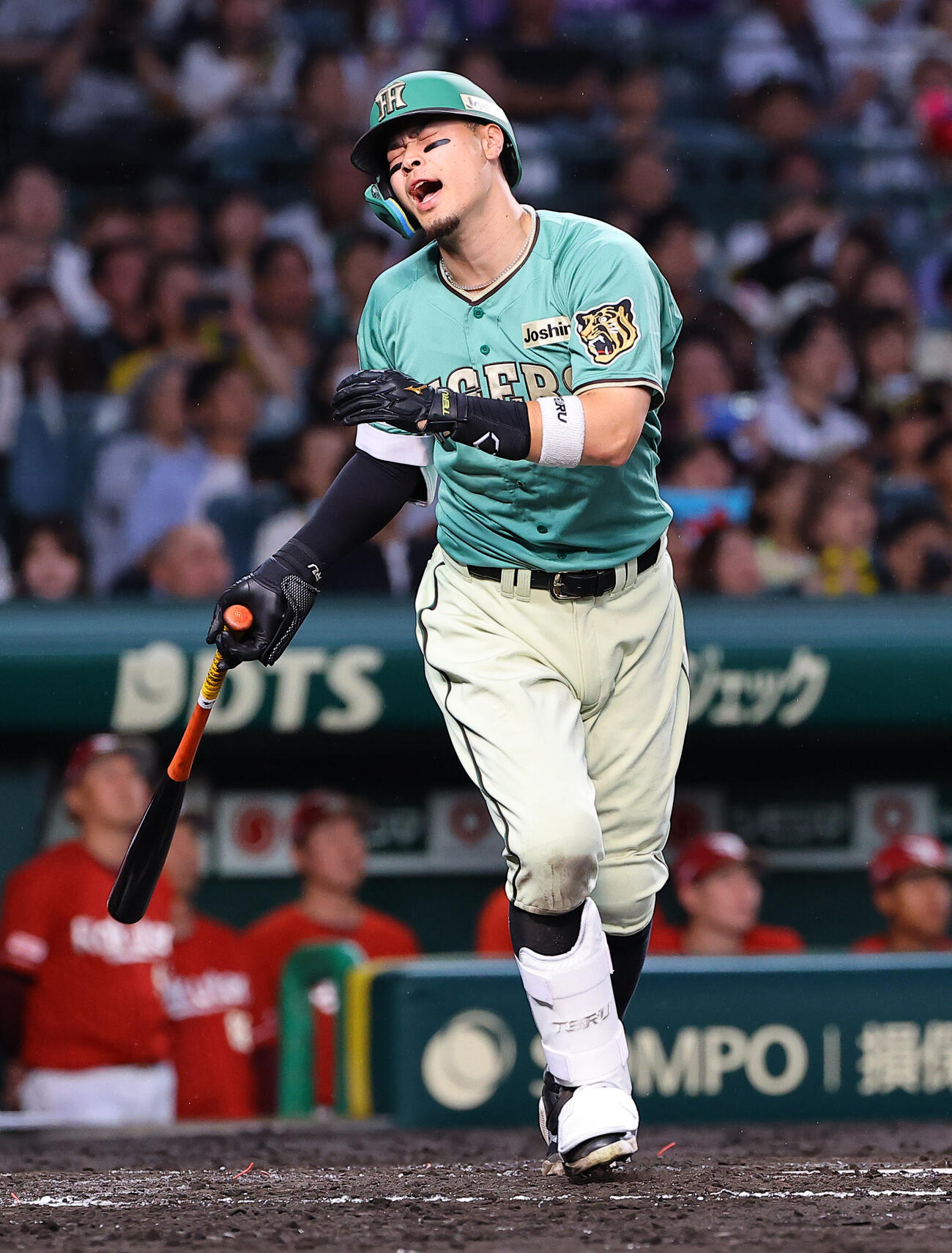 阪神対楽天　4回裏阪神無死一塁、佐藤輝明は右飛に倒れる（撮影・上田博志）