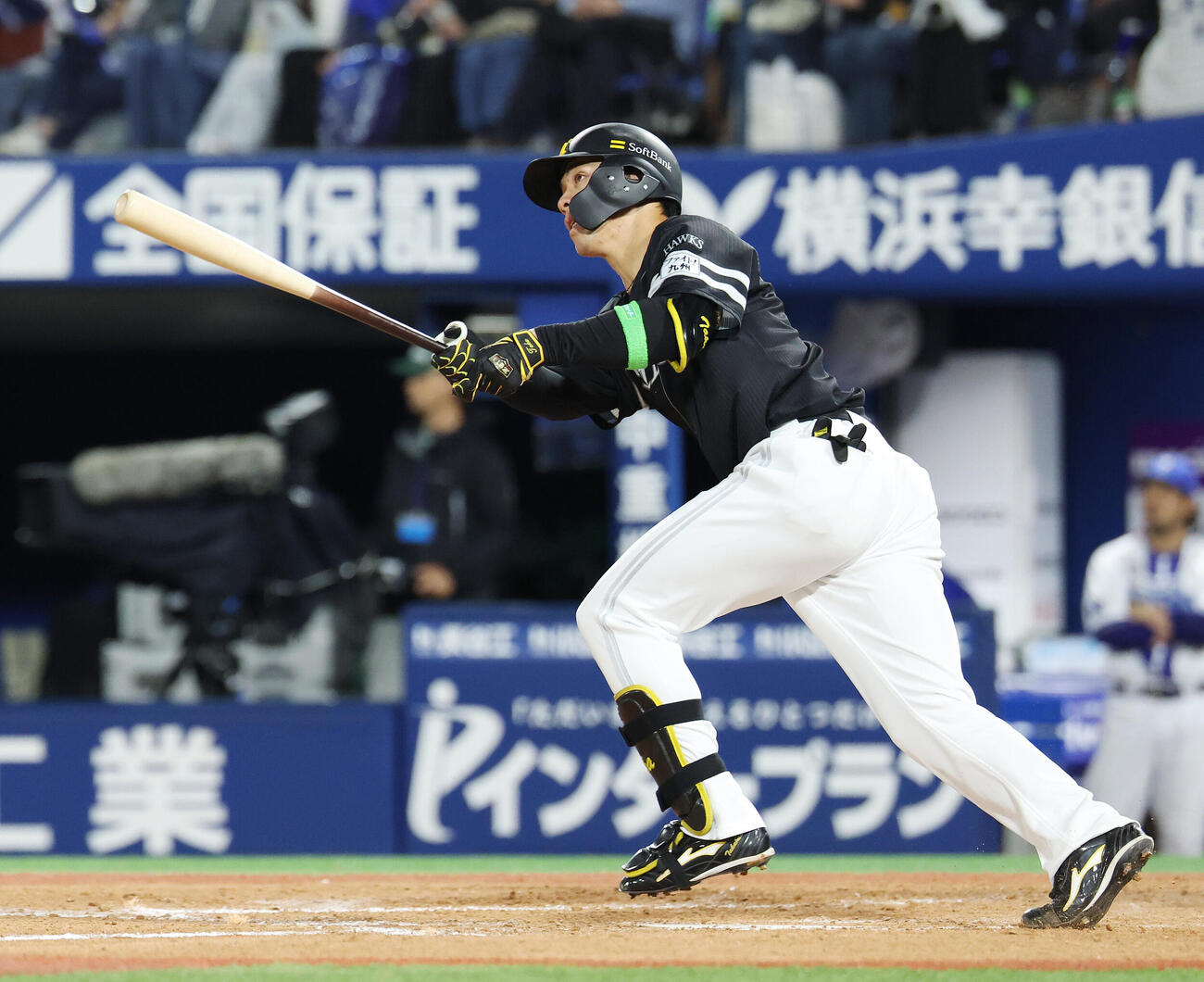 DeNA対ソフトバンク　9回表ソフトバンク2死、本塁打を放つ代打高橋隆慶（撮影・宮地輝）