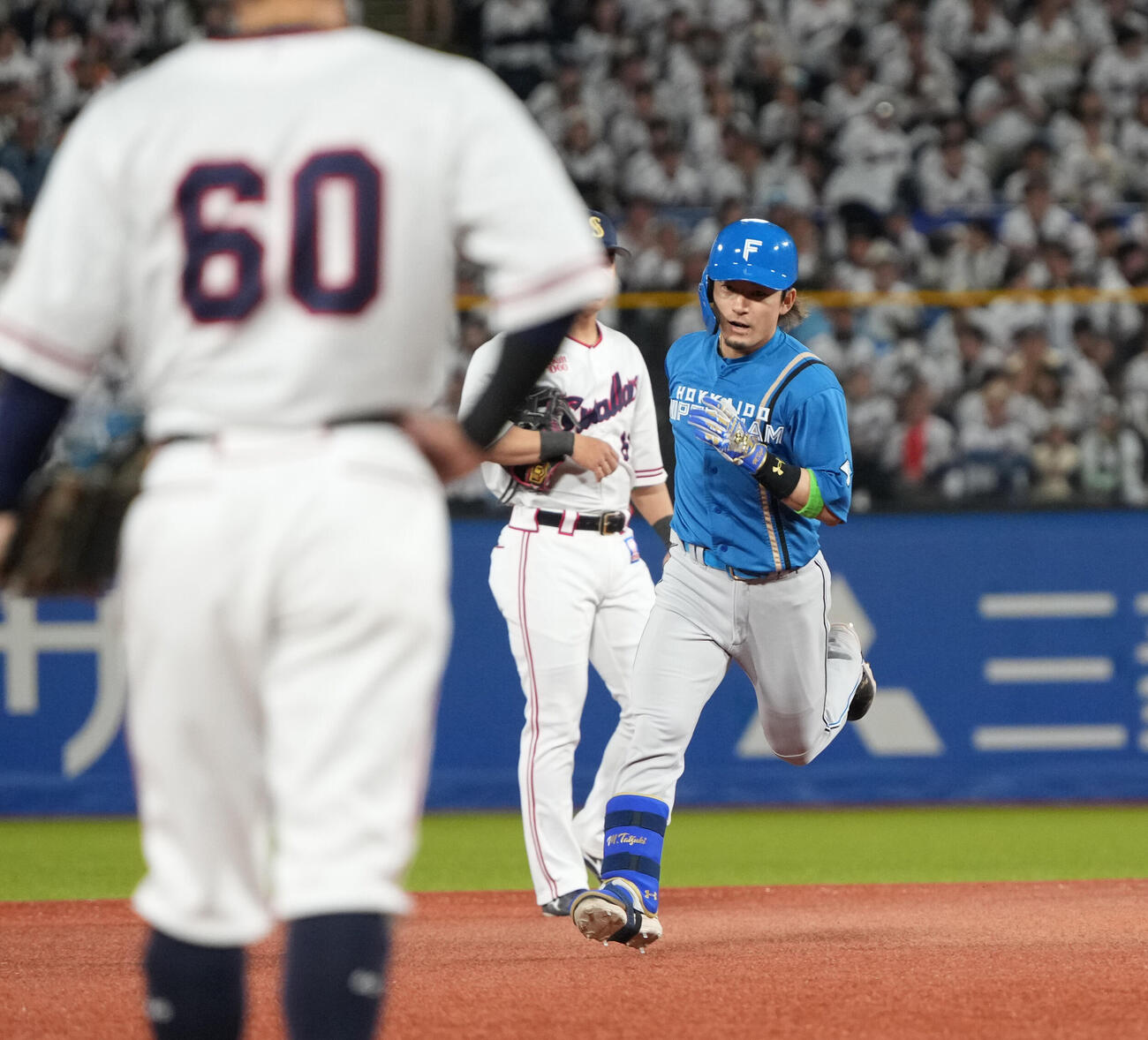 ヤクルト対日本ハム　延長11回表日本ハム無死、水野達稀は右越えに勝ち越しソロ本塁打を放つ（撮影・小沢裕）