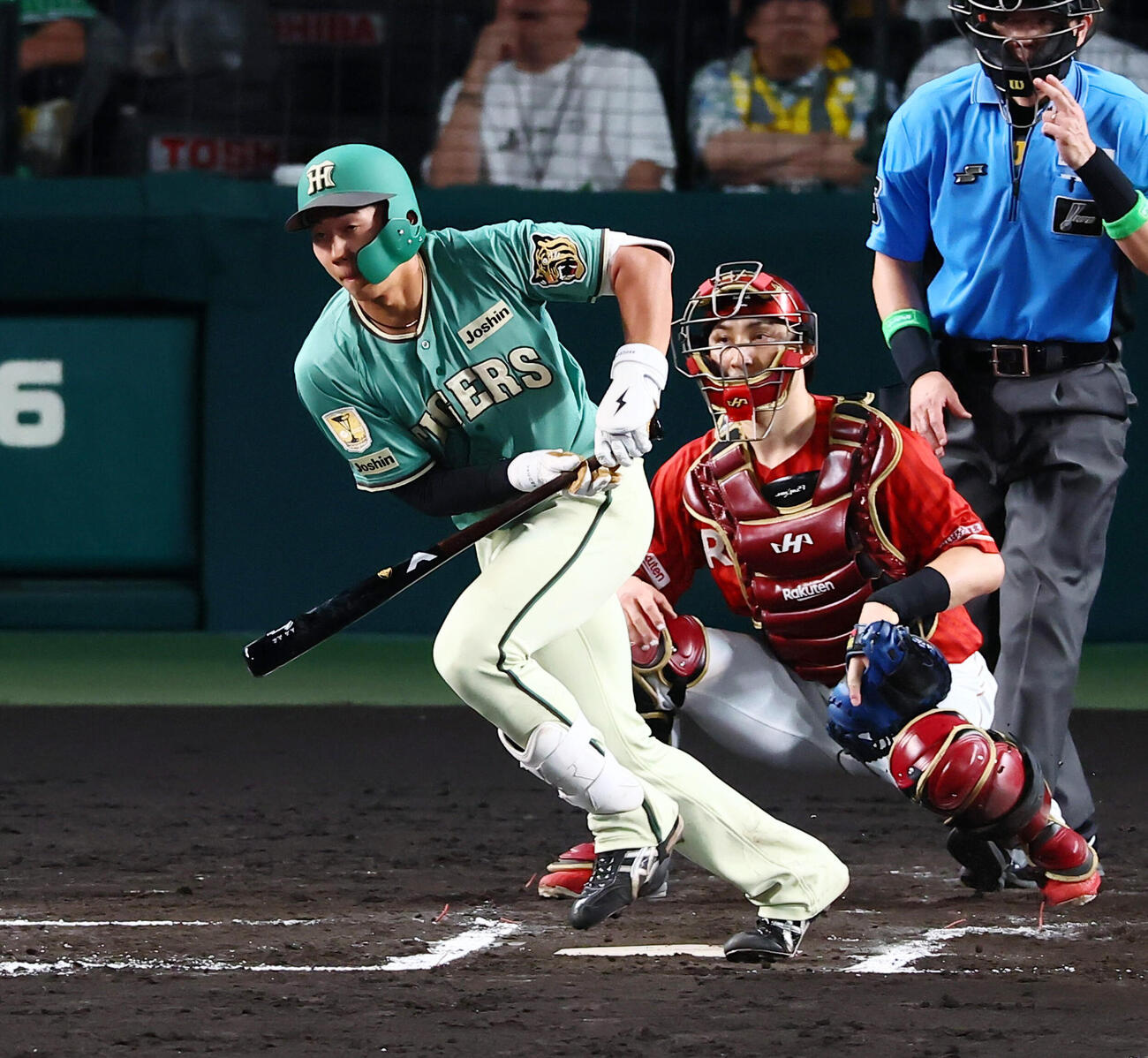 阪神対楽天　6回裏阪神2死三塁、立石正広は..右前適時打を放つ（撮影・加藤哉）