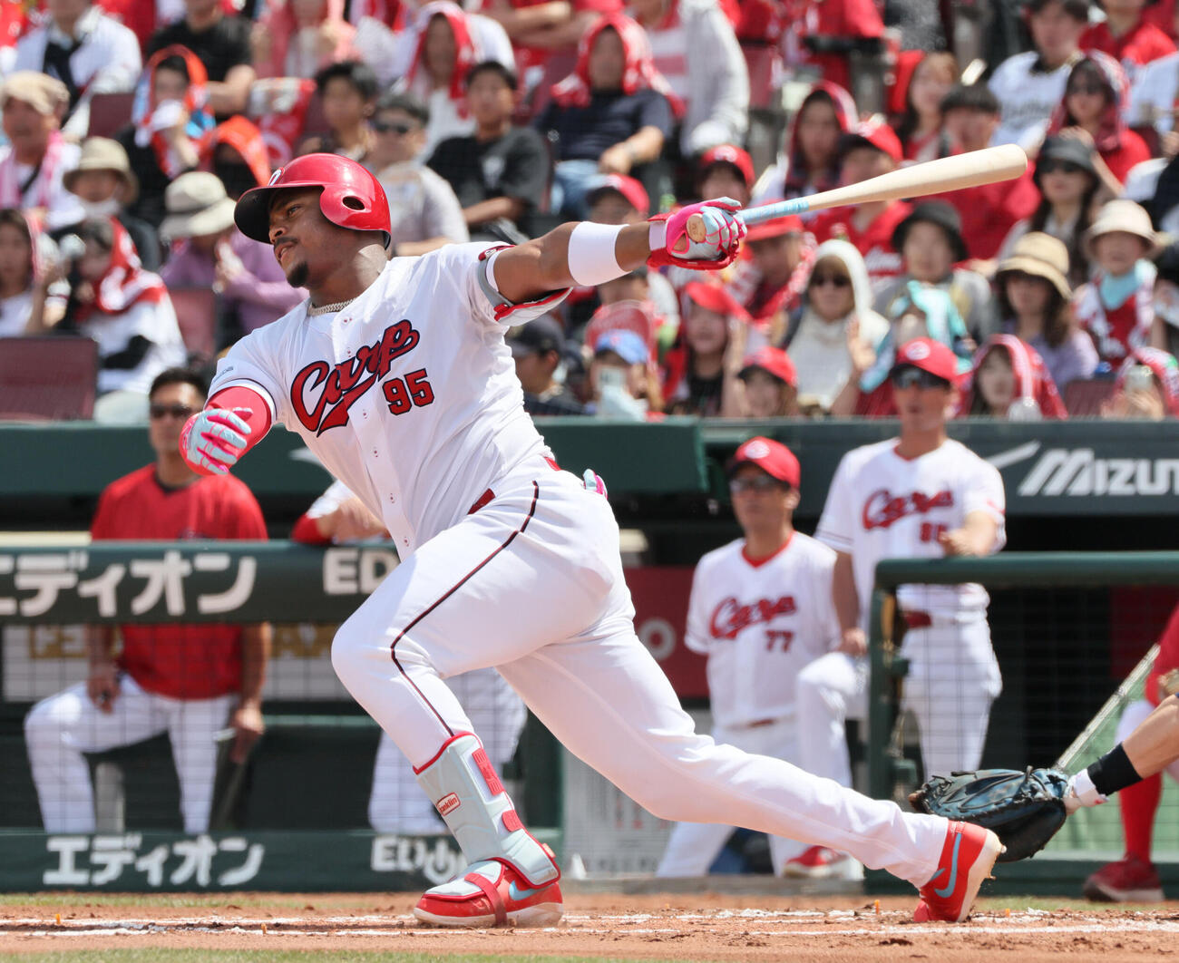 広島対オリックス　1回裏広島2死二、三塁、エレフリス・モンテロは左前適時打を放つ（撮影・加藤孝規）