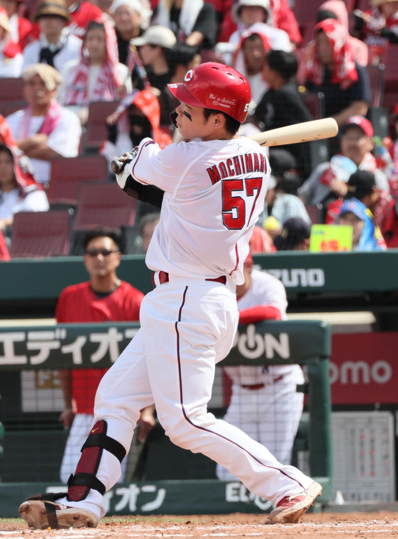 広島対オリックス　4回裏広島2死、持丸泰輝は右越え本塁打を放つ（撮影・加藤孝規）