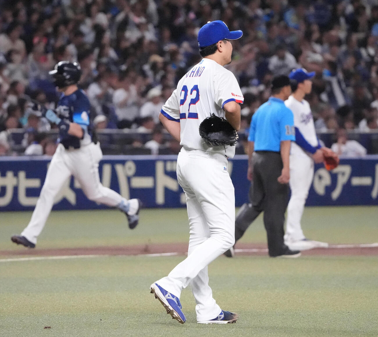 プロ野球交流戦中日対西武　6回表西武2死一、三塁、大野雄大（中央）はタイラー・ネビンに3点本塁打を打たれる（撮影・森本幸一）