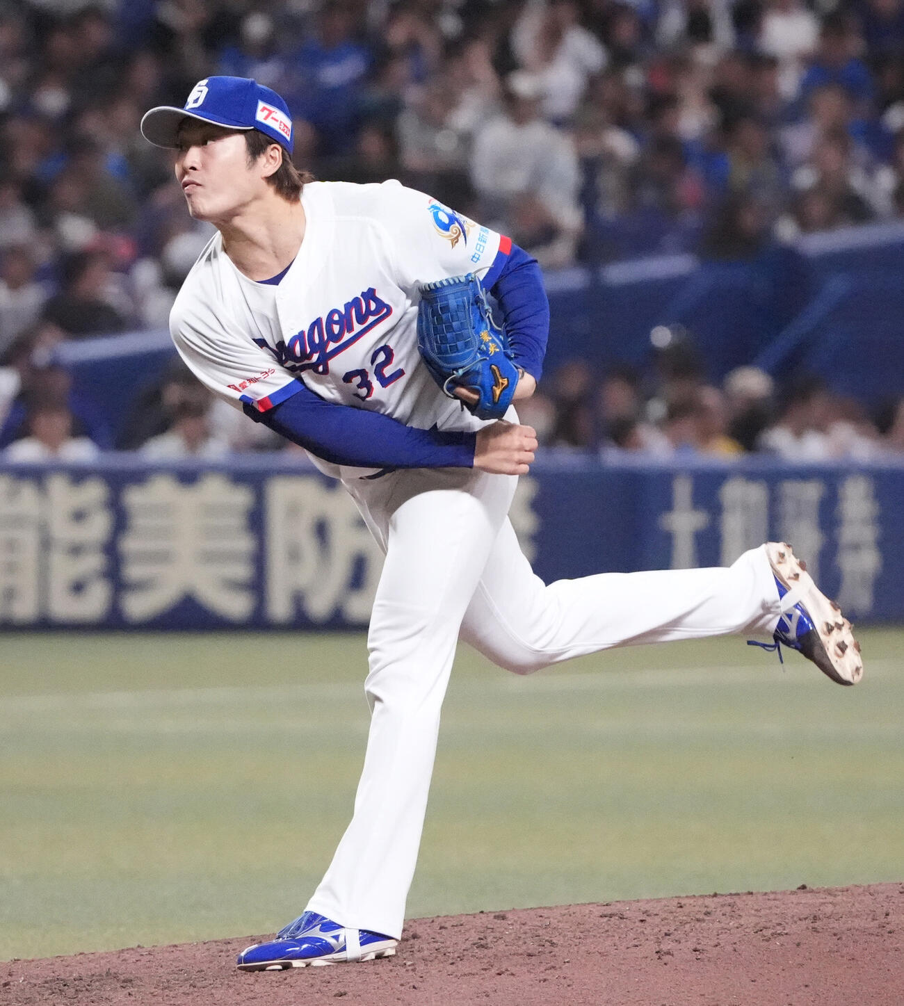 プロ野球交流戦中日対西武　7回表西武2死満塁、中日3番手で登板する伊藤茉央（撮影・森本幸一）