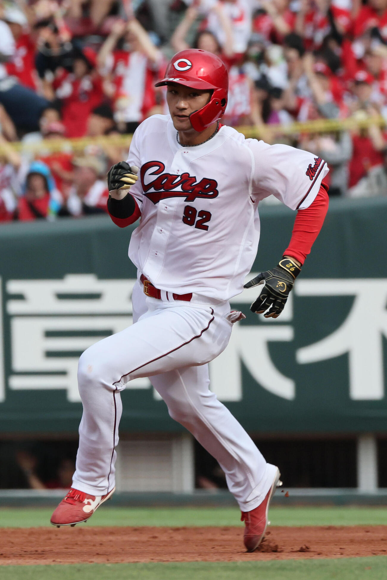 広島対オリックス　8回裏広島2死一、二塁、名原典彦は中越え2点適時三塁打を放つ（撮影・加藤孝規）
