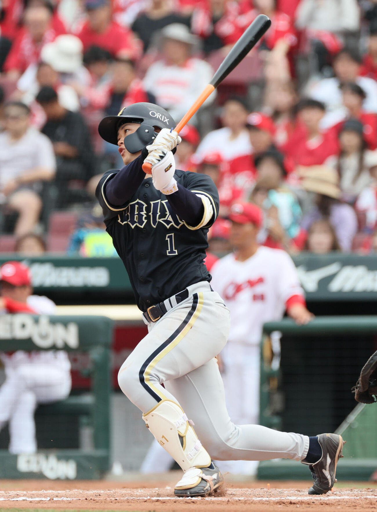 広島対オリックス　8回表オリックス1死一塁、太田椋は中越え適時二塁打を放つ（撮影・加藤孝規）