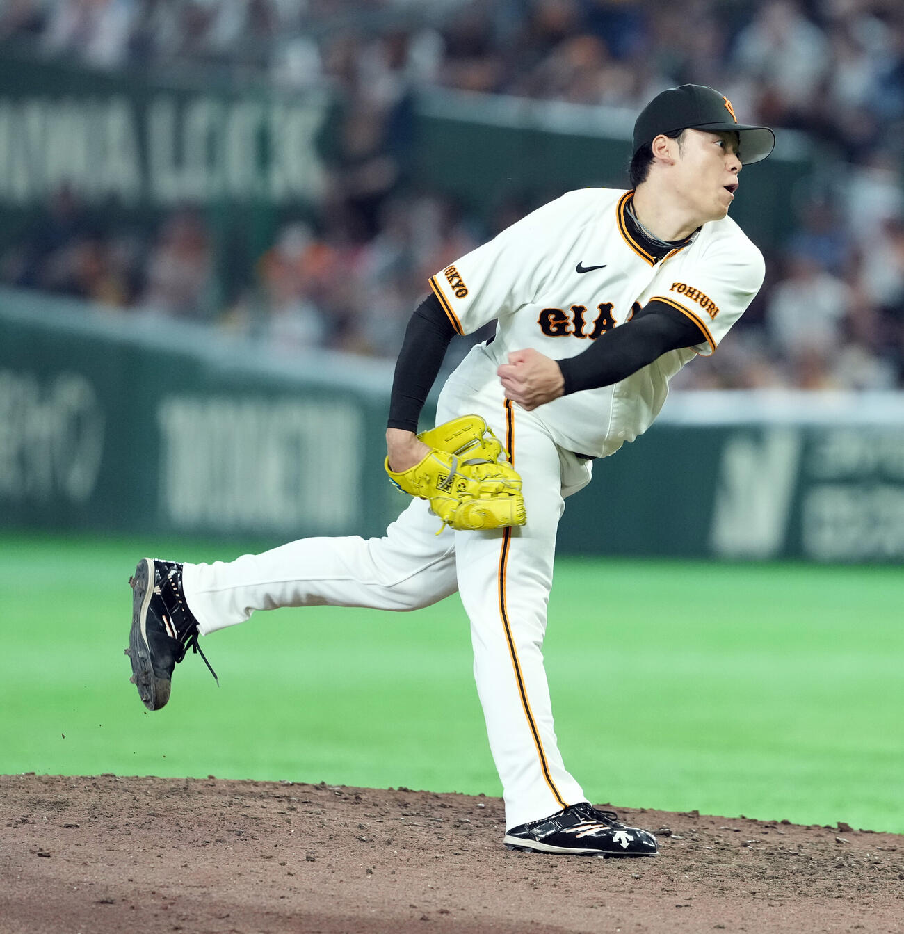 巨人対ロッテ　7回途中からマウンドに上がった巨人高梨雄平（撮影・たえ見朱実）