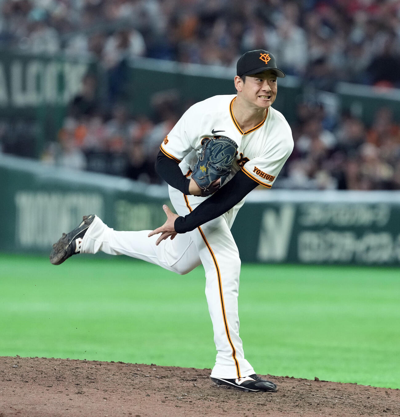 巨人対ロッテ　10回からマウンドに上がった巨人中川皓太（撮影・たえ見朱実）