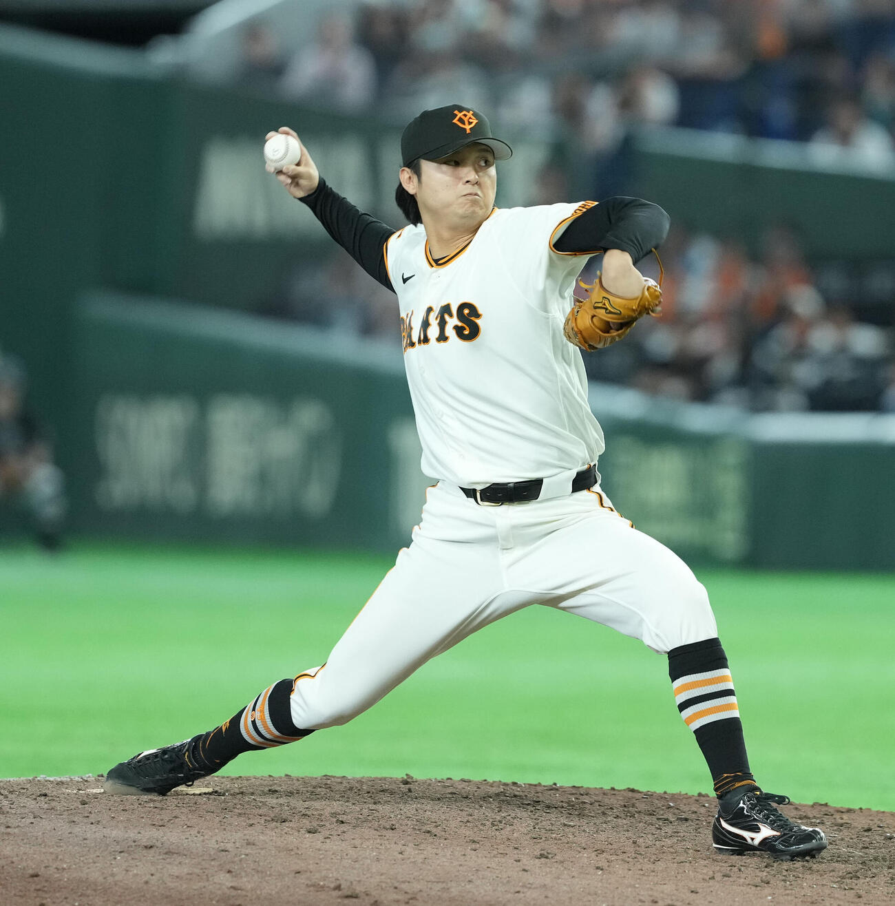 巨人対ロッテ　11回からマウンドに上がった巨人田中瑛斗（撮影・たえ見朱実）