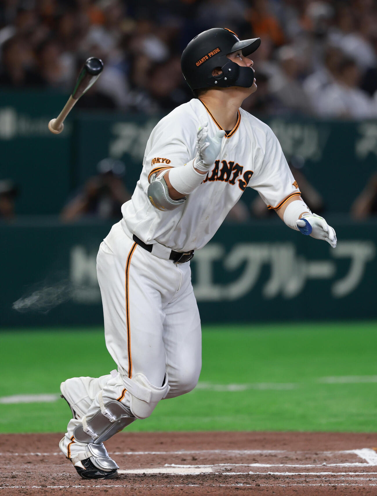 交流戦　巨人対ロッテ　6回裏巨人2死、本塁打を放つ大城卓三（撮影・水谷安孝）