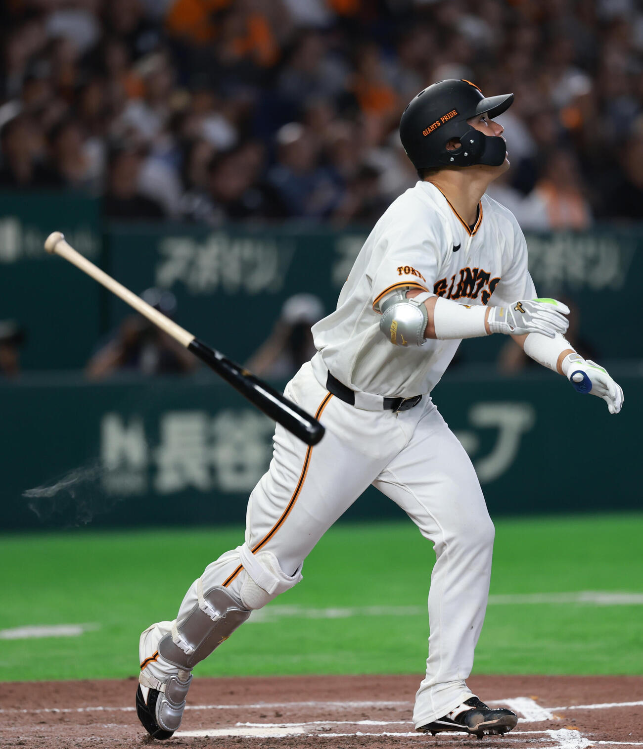 交流戦　巨人対ロッテ　6回裏巨人2死、本塁打を放つ大城卓三（撮影・水谷安孝）