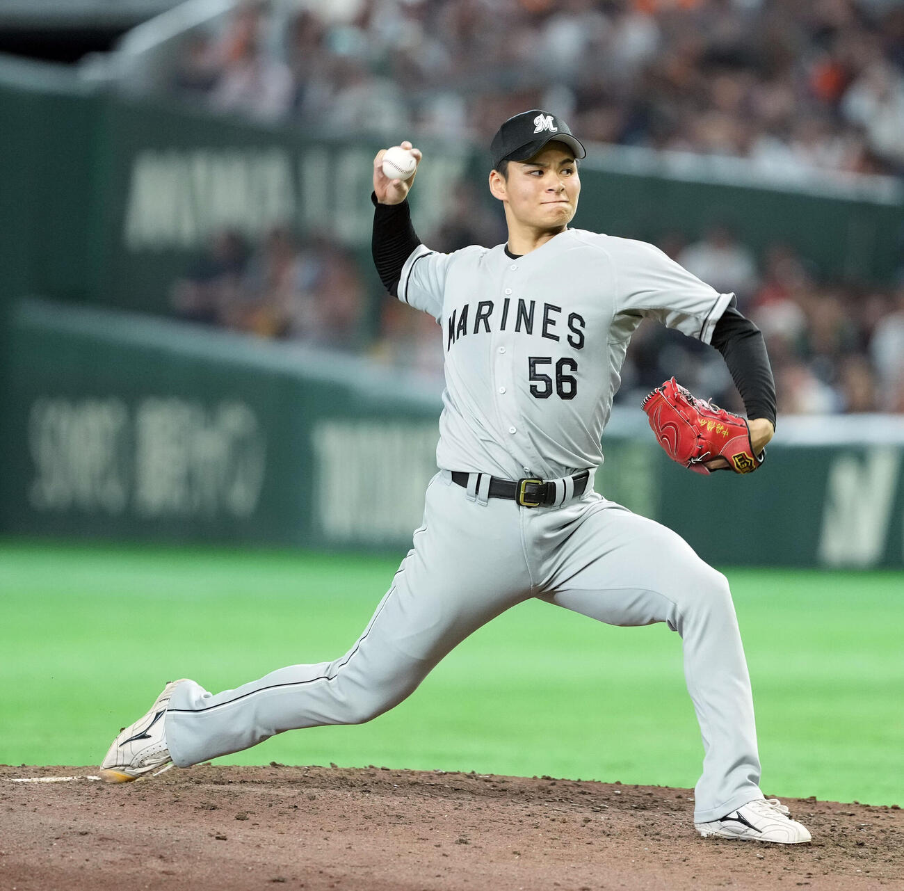 巨人対ロッテ　7回からマウンドに上がったロッテ中森俊介（撮影・たえ見朱実）