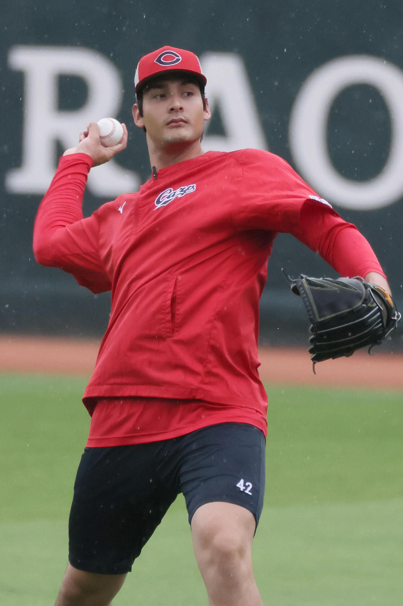 広島対オリックス　1軍に合流し、試合前練習に参加した広島フレディ・ターノック（撮影・加藤孝規）