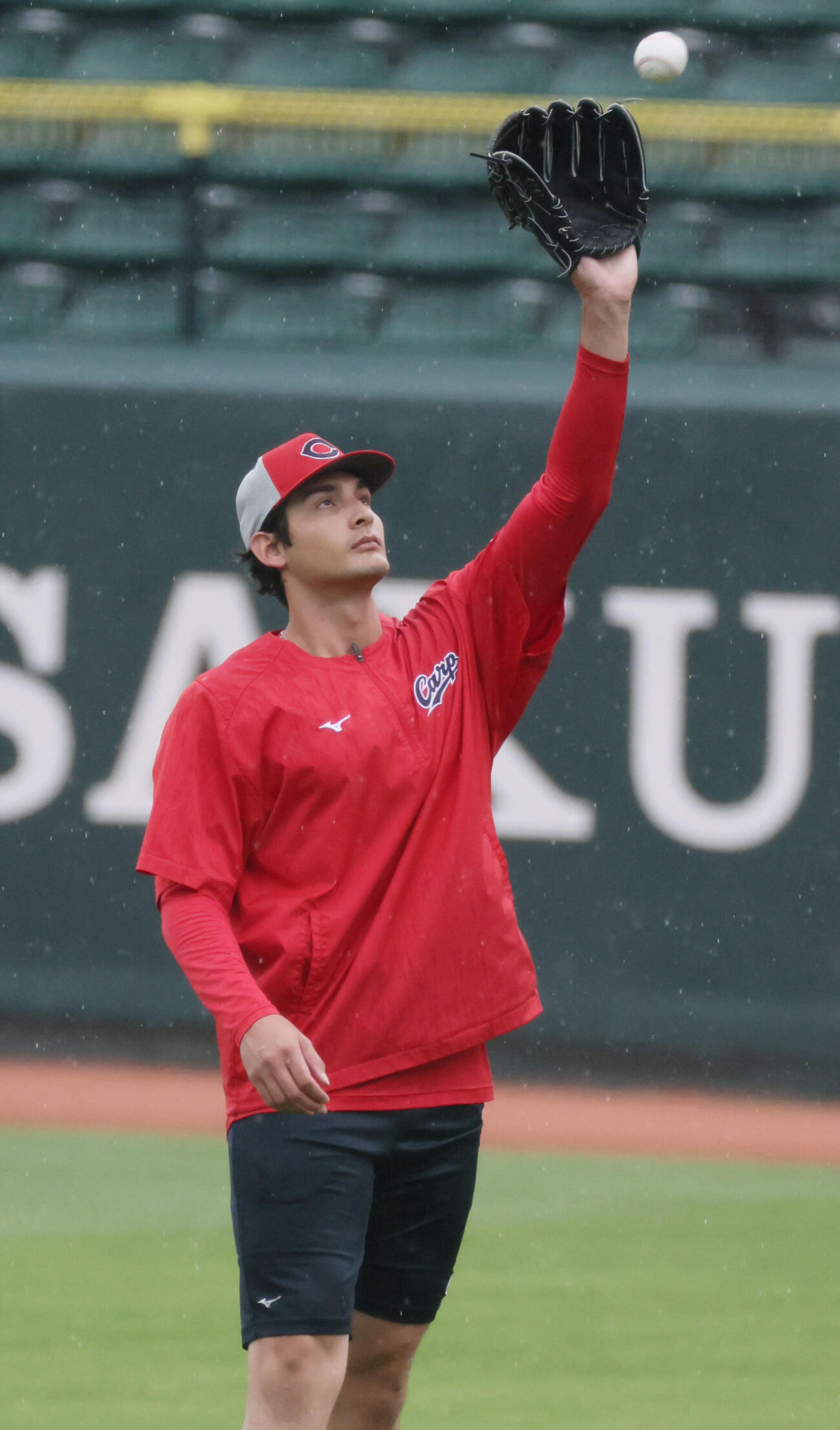 広島対オリックス　1軍に合流し、試合前練習に参加した広島フレディ・ターノック（撮影・加藤孝規）