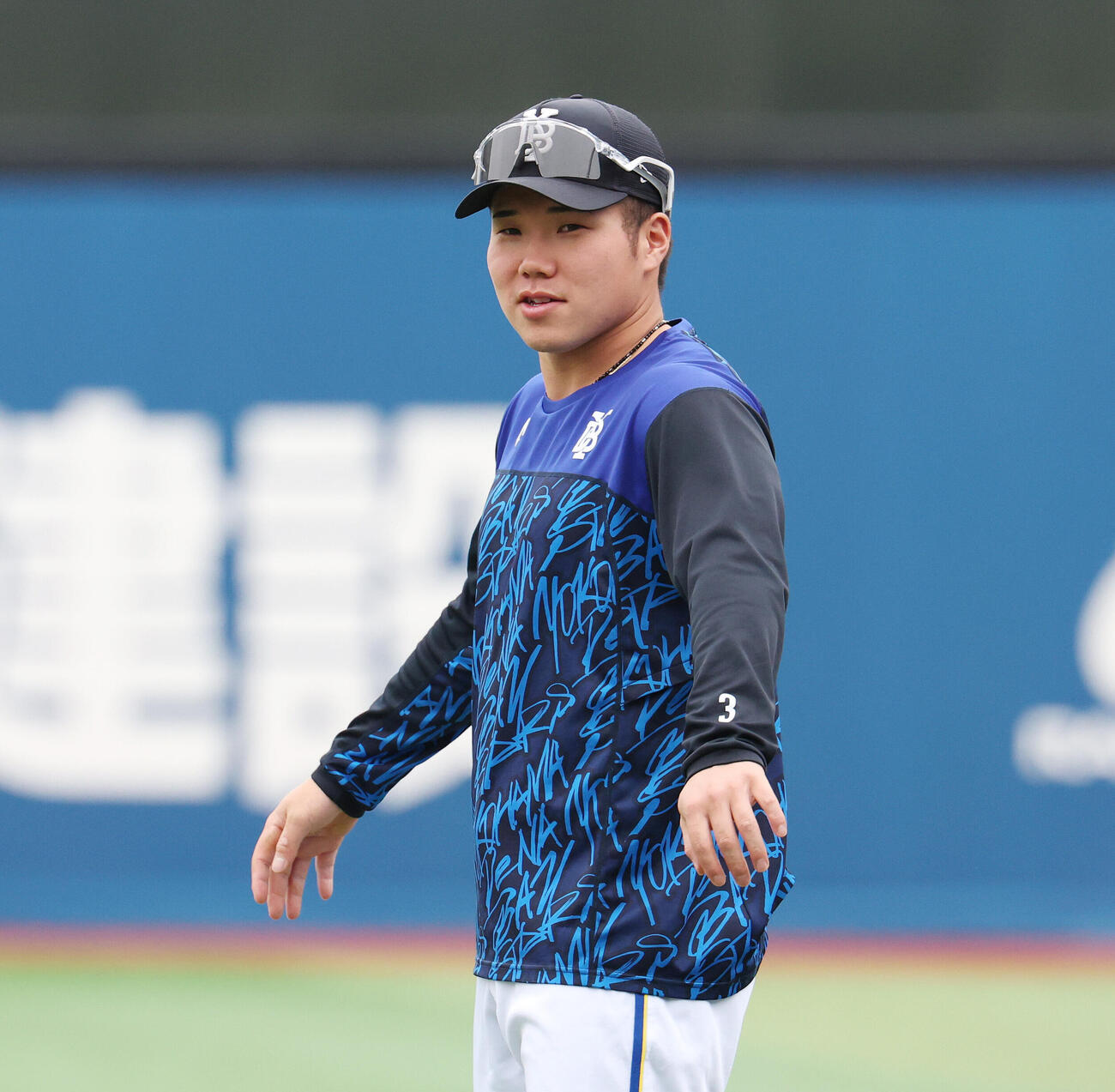 DeNA対ソフトバンク　試合前練習に臨むDeNA小田康一郎（撮影・宮地輝）