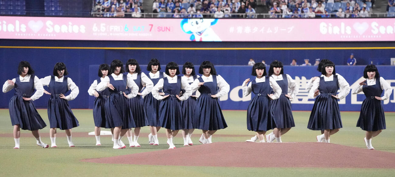 プロ野球交流戦中日対西武　試合前、パフォーマンスを行うアバンギャルディ撮影・森本幸一）＝2026年6月7日