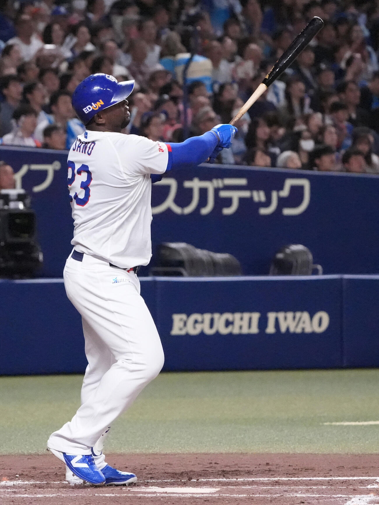 プロ野球交流戦中日対西武　5回裏中日2死一塁、中飛に倒れるミゲル・サノー（撮影・森本幸一）