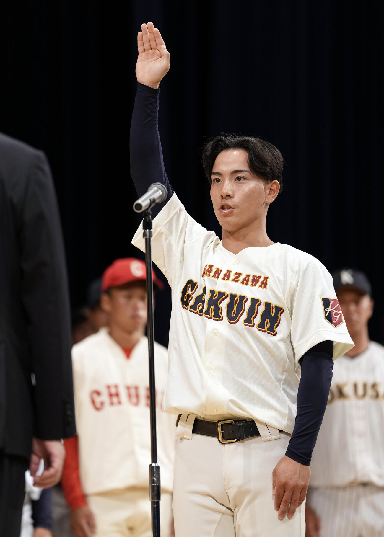 全日本大学野球選手権大会開会式　選手宣誓する金沢学院大・山川悟輝主将（撮影・小島史椰）