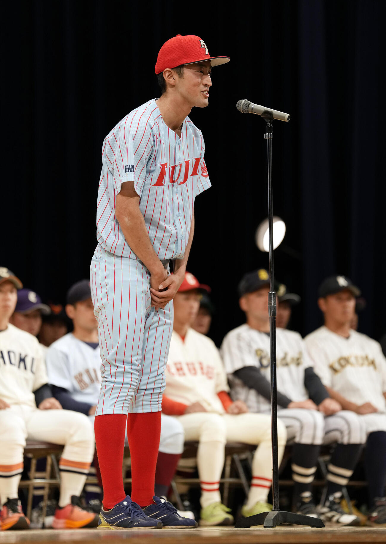 全日本大学野球選手権大会開会式　意気込みを語る富士大・赤瀬健心主将（撮影・小島史椰）