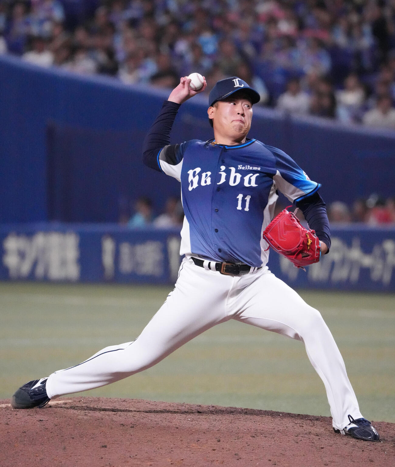 プロ野球交流戦中日対西武　11回裏中日2死一、二塁、西武6番手で登板する上田大河（撮影・森本幸一）