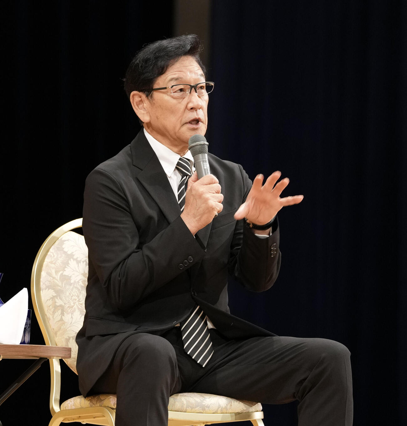 全日本大学野球選手権大会開会式　OBトークショーで語る栗山英樹氏（撮影・小島史椰）