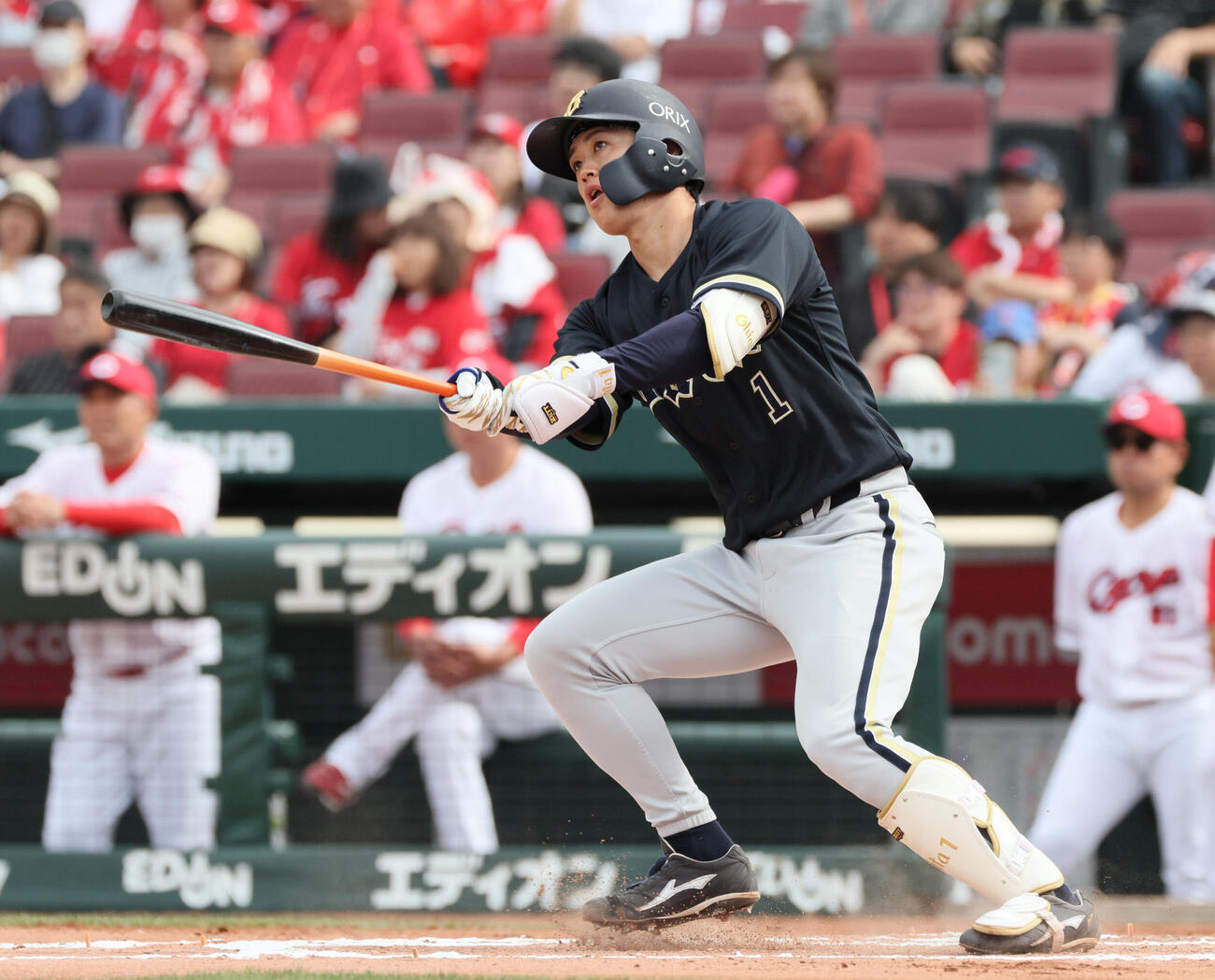 広島対オリックス　6回表オリックス1死、太田椋は左二塁打を放つ（撮影・加藤孝規）