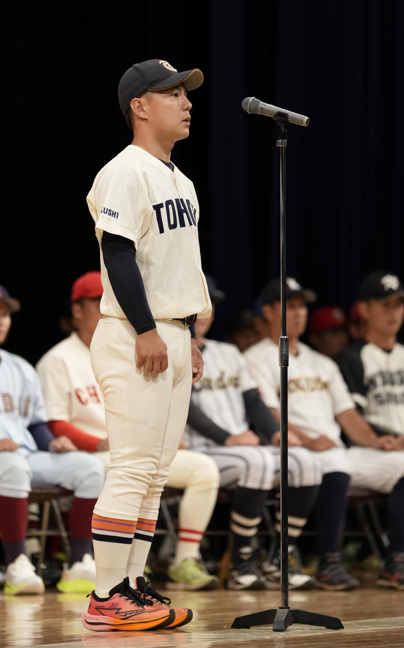 全日本大学野球選手権大会開会式　意気込みを語る東北福祉大・小山凌暉主将（撮影・小島史椰）