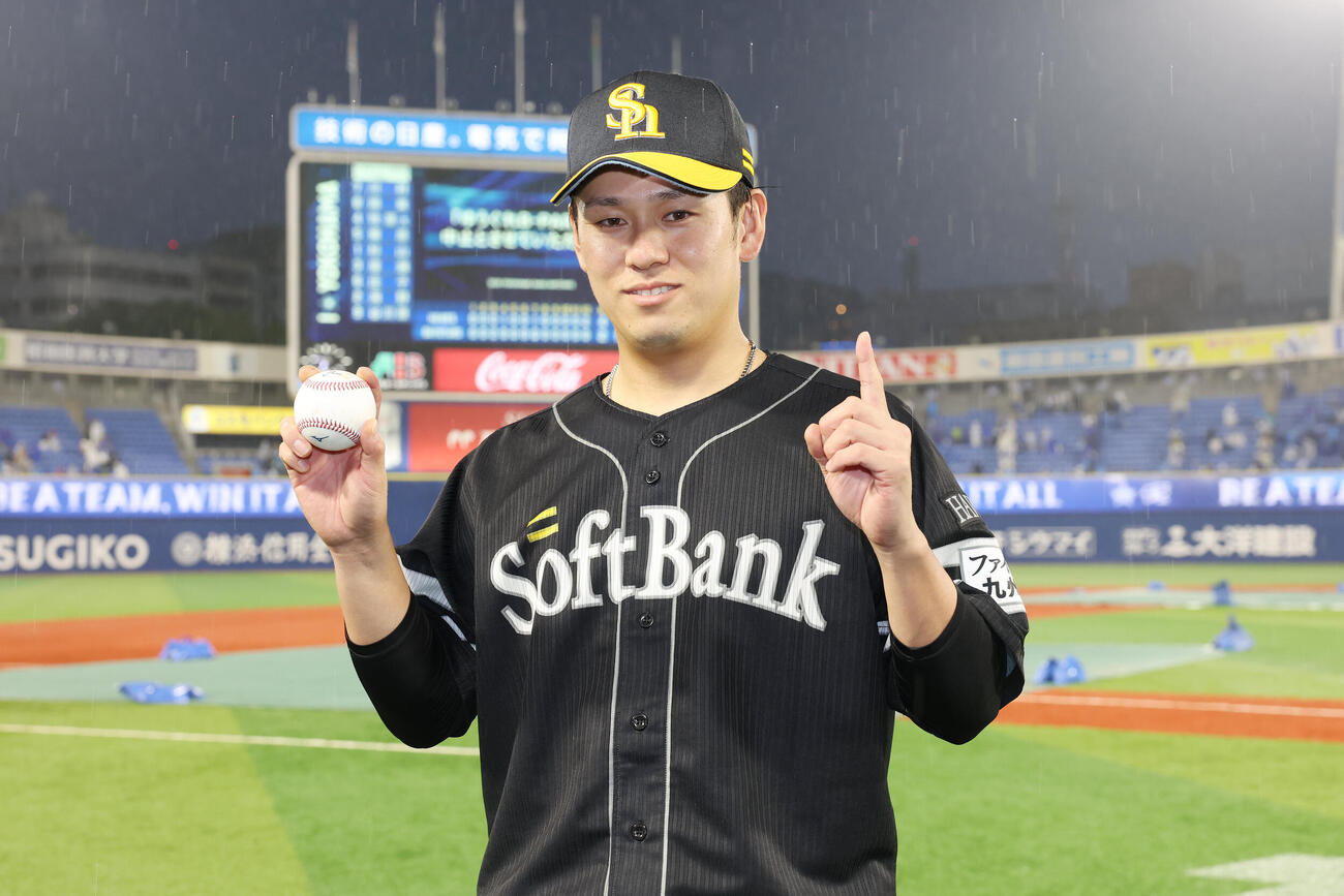 DeNA対ソフトバンク　初勝利を挙げたソフトバンク伊藤優輔（撮影・宮地輝）