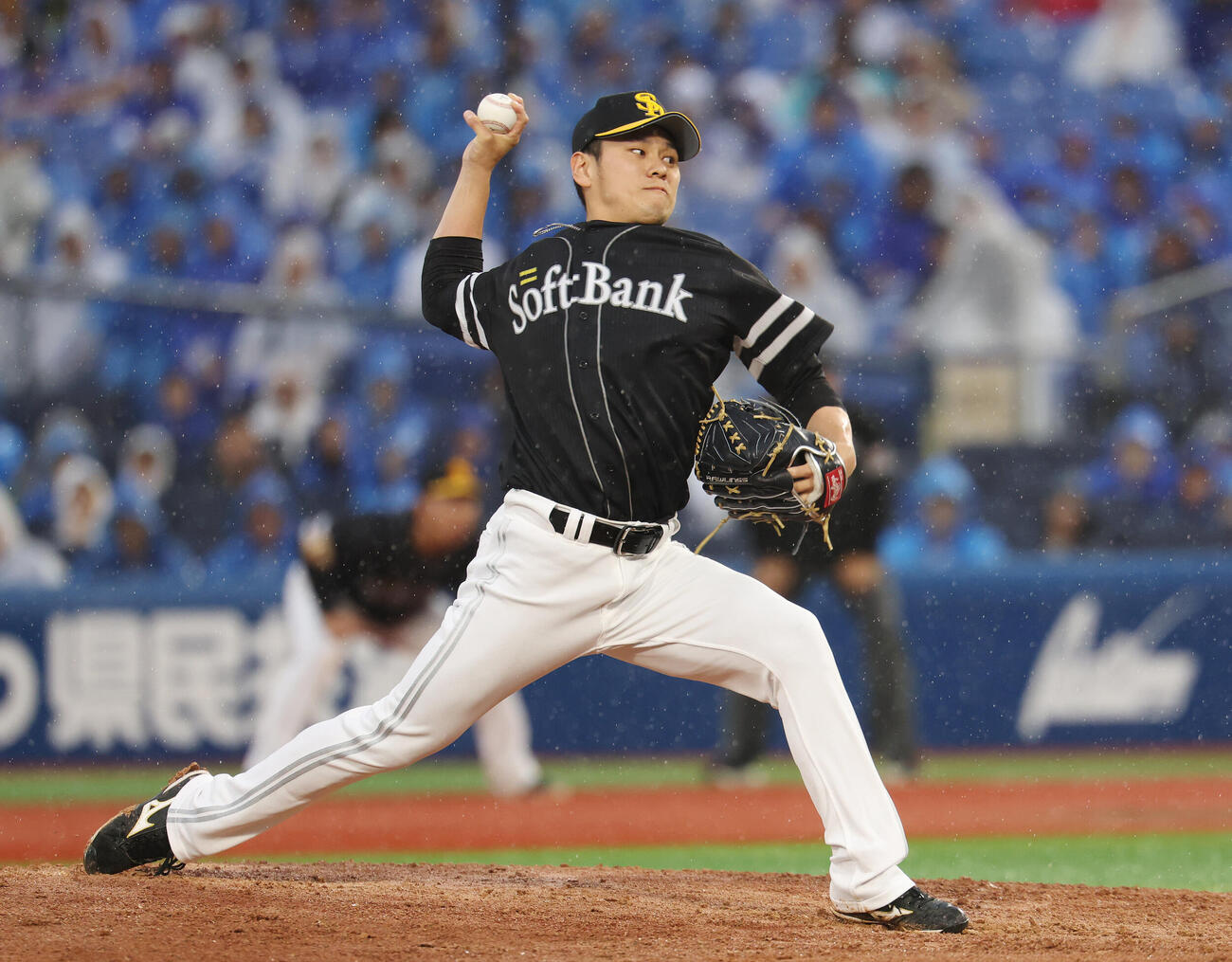 DeNA対ソフトバンク　ソフトバンク6番手の伊藤優輔（撮影・宮地輝）