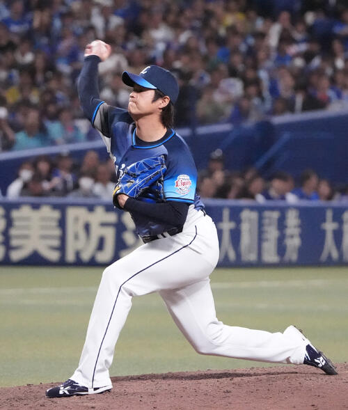 【西武】甲斐野央が愛する家族が見守る中で通算100ホールド到達　降板後は仲間を支える熱い男