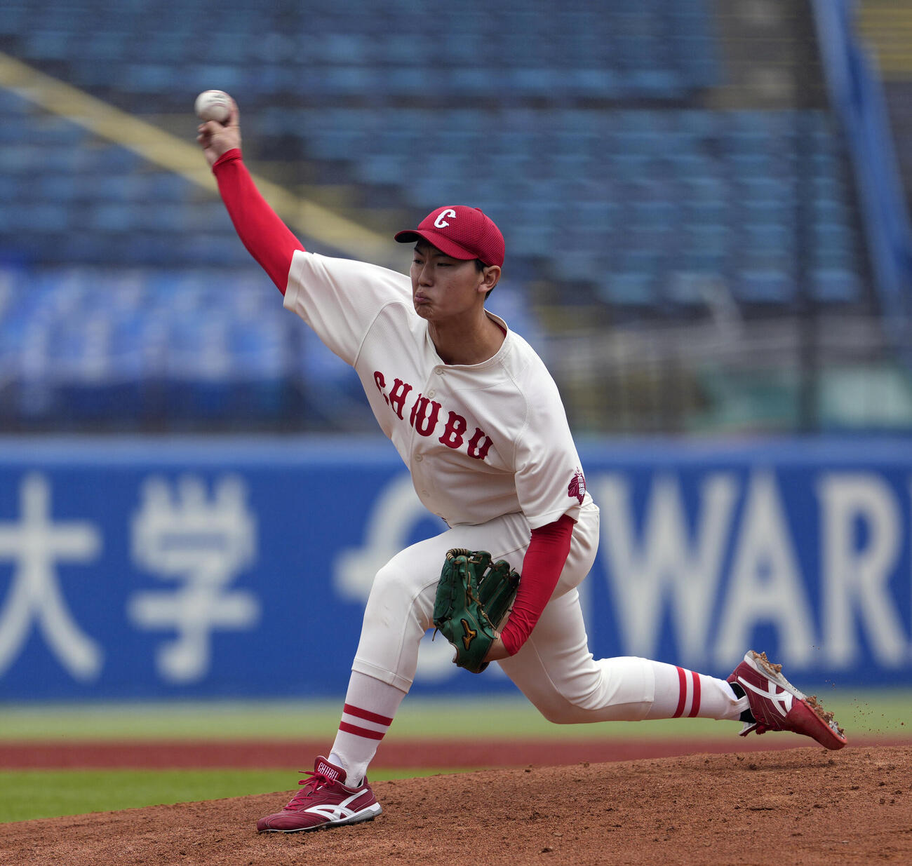 全日本大学野球選手権大会　中部学院大対近大工学部　力投する先発の中部学院大・吉倉遼輔（撮影・小島史椰）