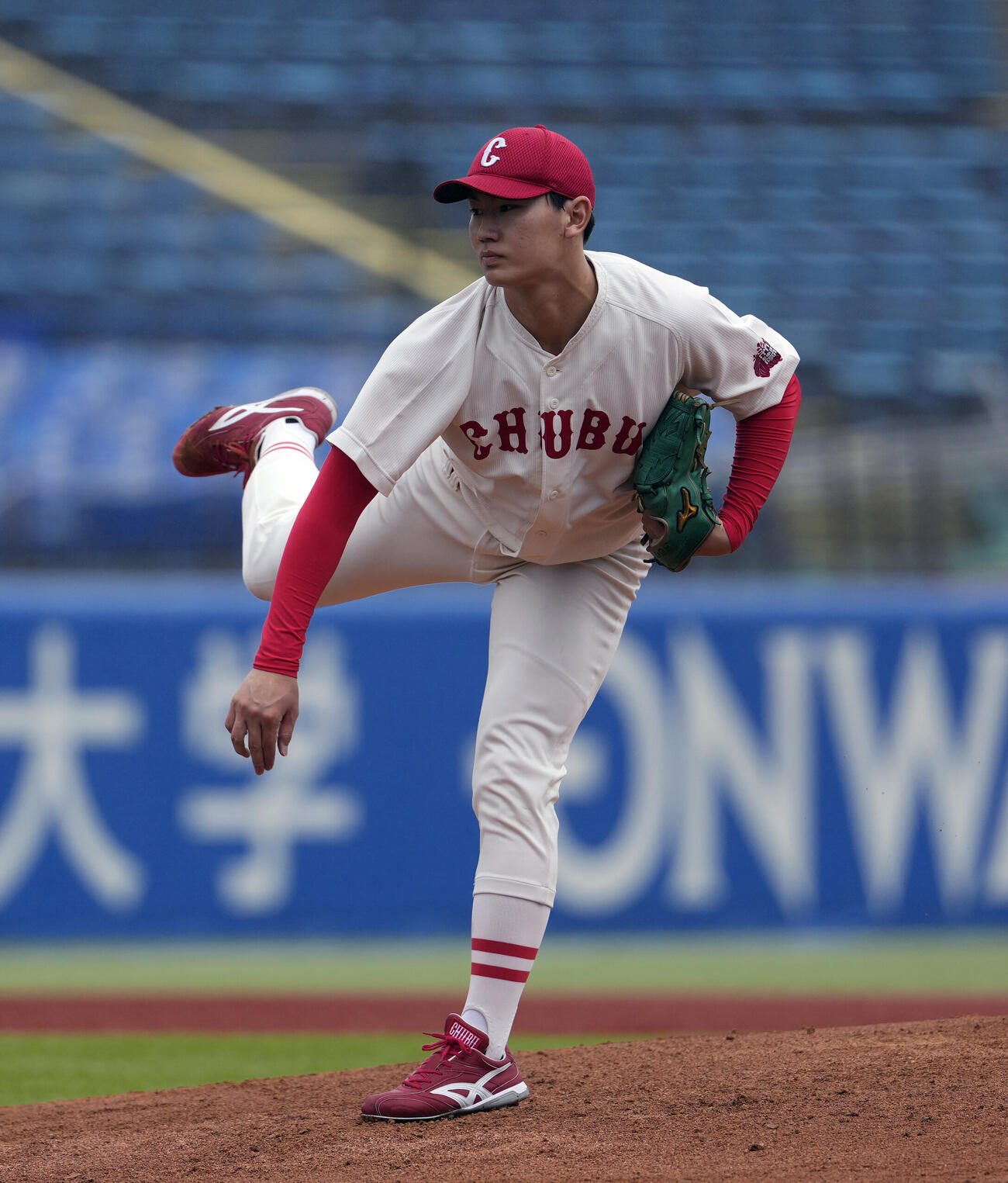 全日本大学野球選手権大会　中部学院大対近大工学部　力投する先発の中部学院大・吉倉遼輔（撮影・小島史椰）