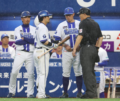 【DeNA】相川亮二監督に制裁金10万円　7日ソフトバンク戦遅延行為で退場処分