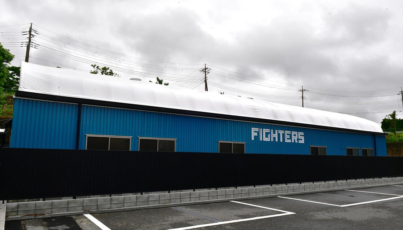 日本ハムの新施設「F PERFORMANCE LAB」外観