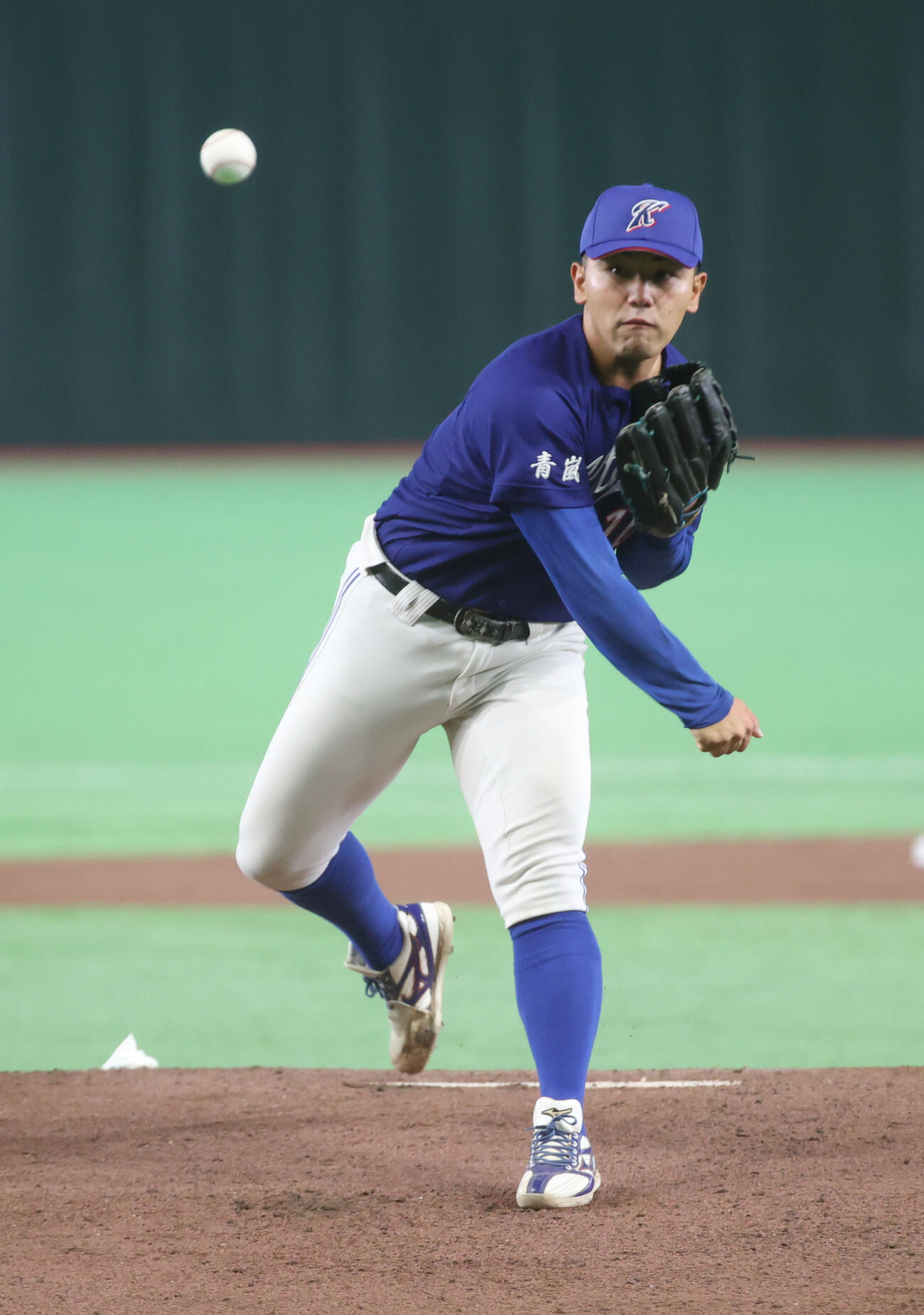 先発した北九州市立大・山下薫輝（撮影・柴田隆二）