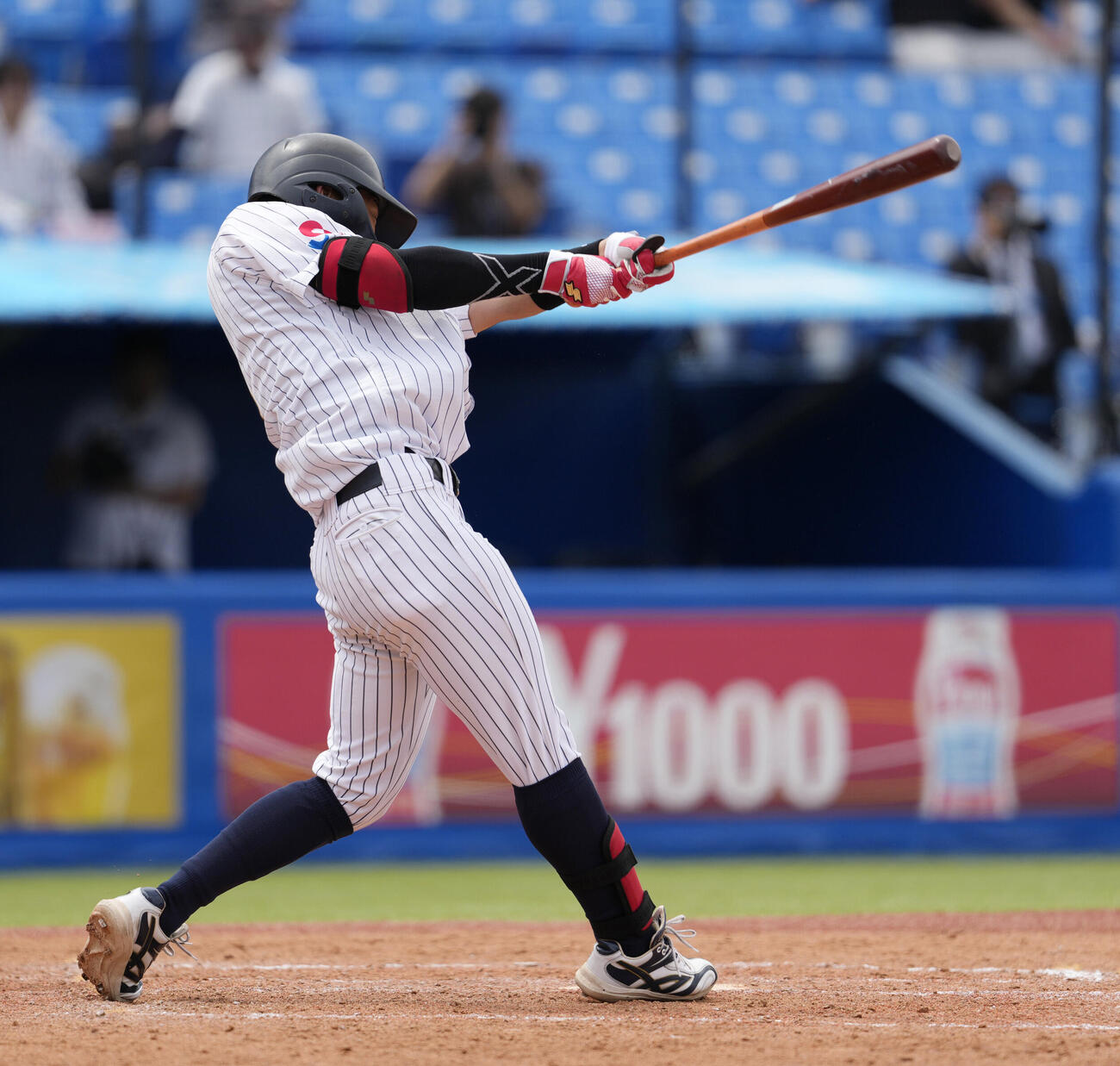 全日本大学野球選手権大会　国際武道大対東日本国際大　5回裏東日本国際大1死満塁、中犠飛を放つ黒田義信（撮影・小島史椰）